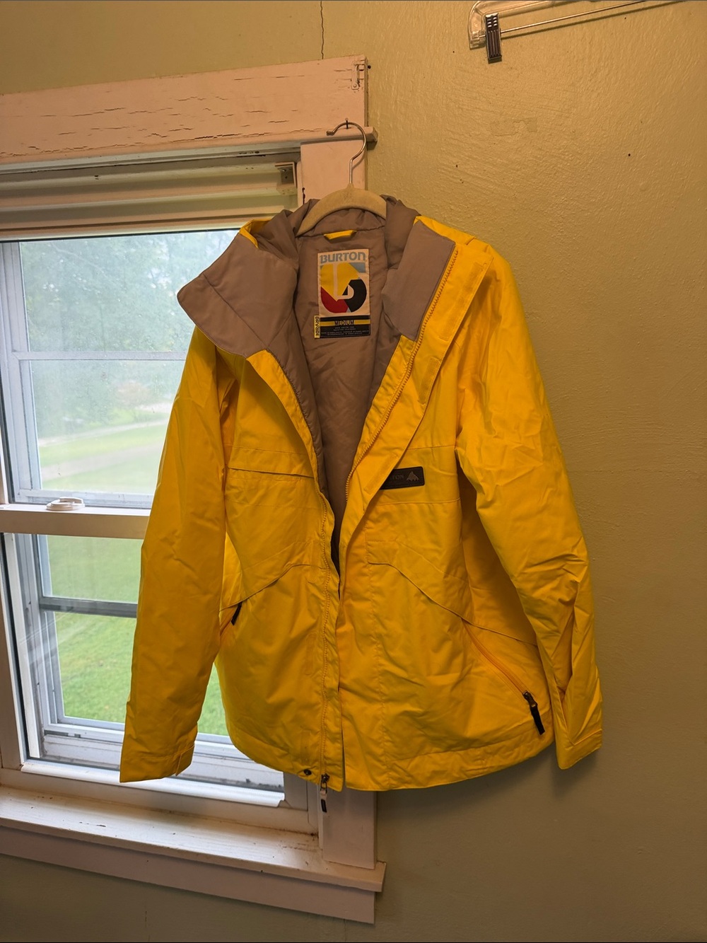 Burton Men’s Bright Yellow Ski Jacket with Gray Lining
